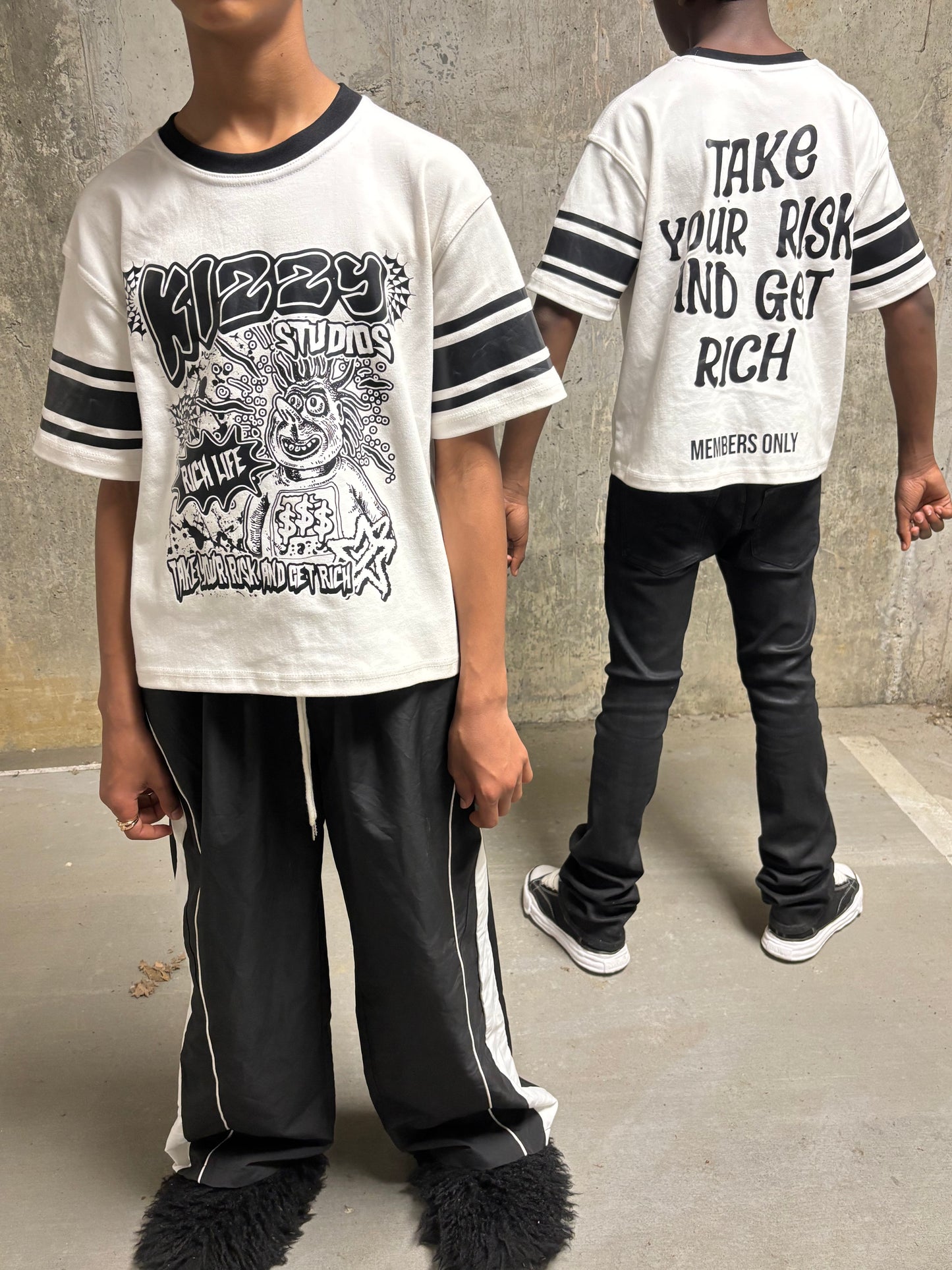 BLACK "RICH LIFE" CROP TEE