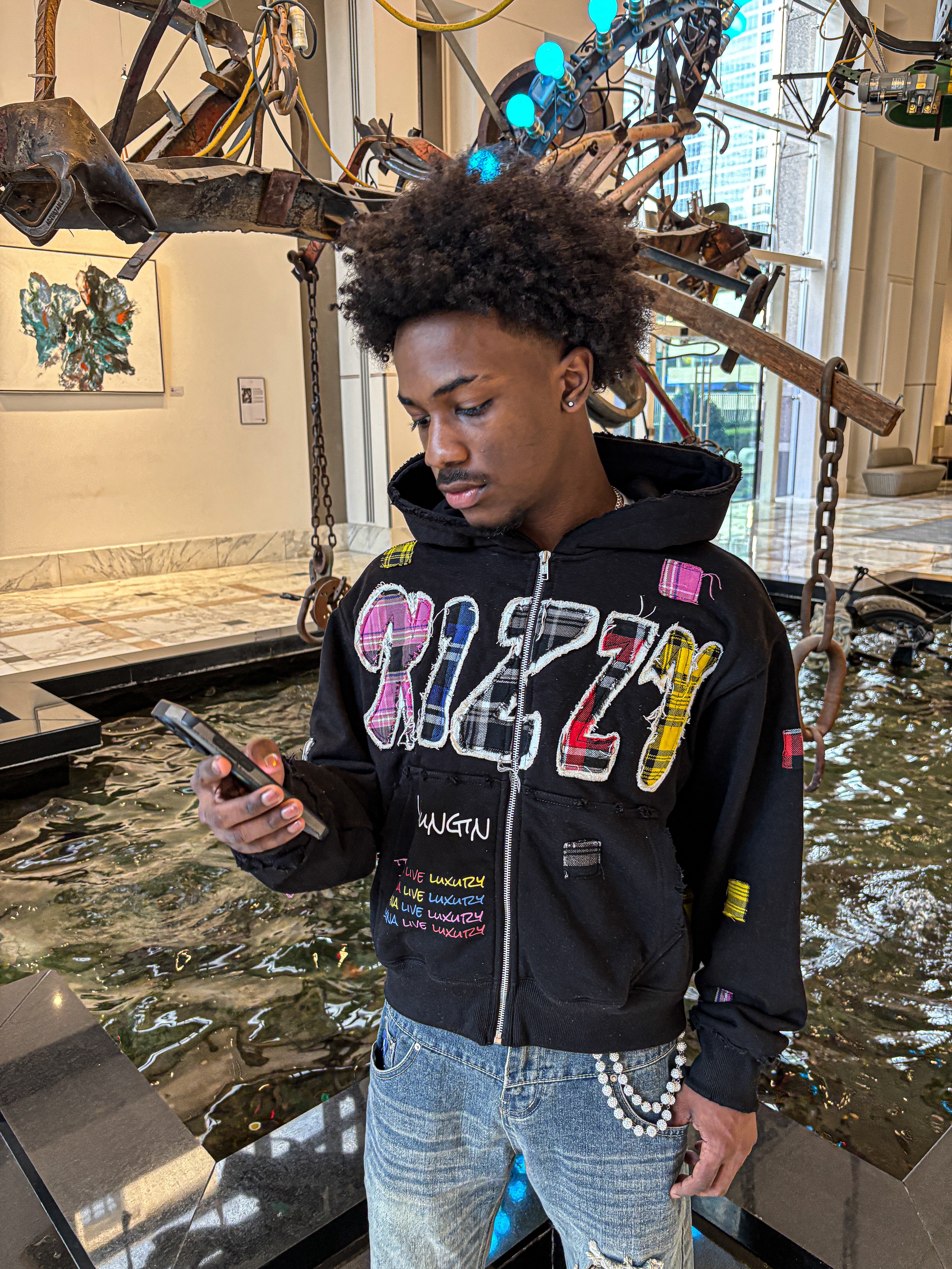 BLACK 